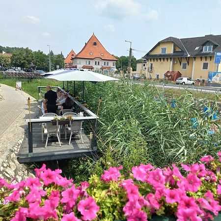 Monarchia Apartman Pearl Mosonmagyarovar Bagian luar foto