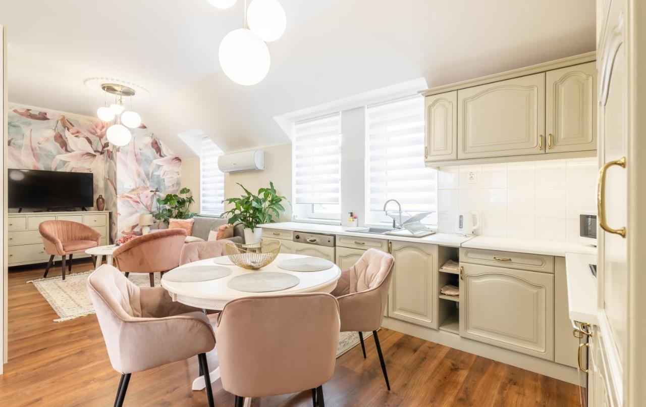 Monarchia Apartman Pearl Mosonmagyarovar Bagian luar foto