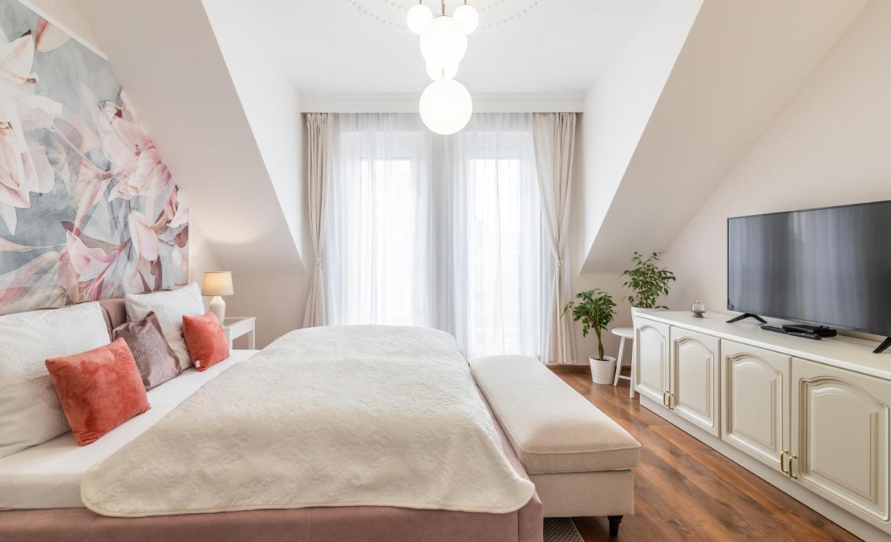 Monarchia Apartman Pearl Mosonmagyarovar Bagian luar foto