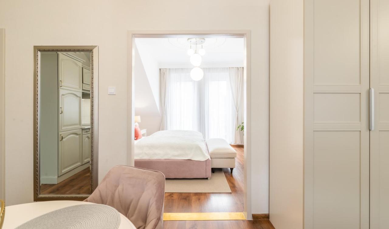 Monarchia Apartman Pearl Mosonmagyarovar Bagian luar foto
