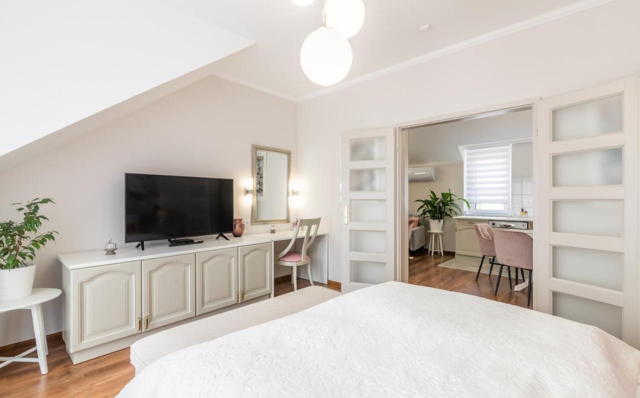 Monarchia Apartman Pearl Mosonmagyarovar Bagian luar foto