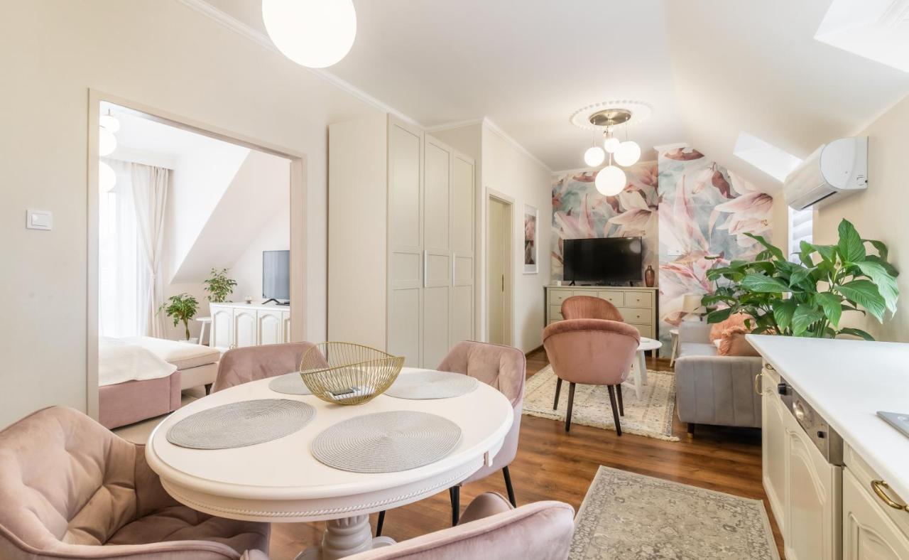 Monarchia Apartman Pearl Mosonmagyarovar Bagian luar foto